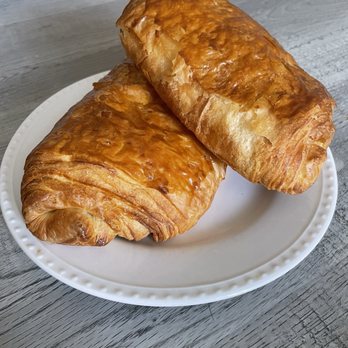 Belle Bakery Cafe - chocolate croissant - Cafes Near Me - Studio City, California