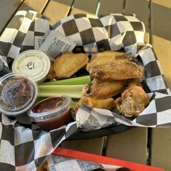 Anne Bonny's Bar and Grill - 8/16/24 - 6 Chickens Wings