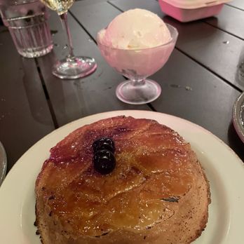 Lanai City Grill - Pineapple upside down cake and ice Cream, enough to share. - New American Near Me - Lanai City, Hawaii