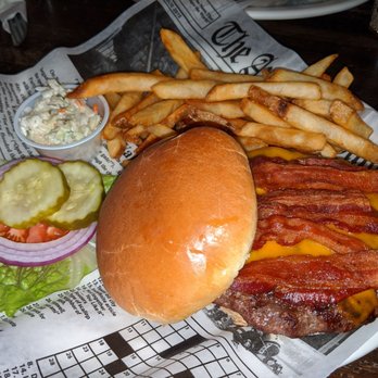 Brehon Pub - Bacon cheddar burger - Pubs Near Me - Chicago, Illinois