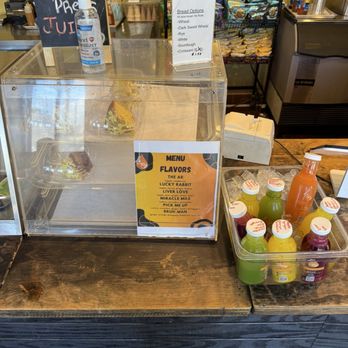 Perry's Joint - Cashier and fresh juice - Sandwiches Near Me - Pasadena, California