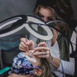 Elizabeth Alison's - Eyelash magic with Megan