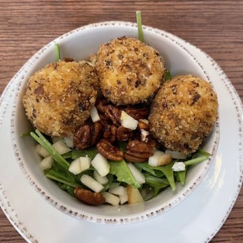 Nolabelle Kitchen + Bar - Apple arugula salad with goat cheese curds - Burgers Near Me - Mankato, Minnesota