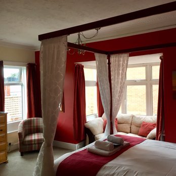 St Aubyns - Large double with four poster bed, sofa, occasional chair and TV - Guest Houses Near Me - Burnham On Sea, SOM