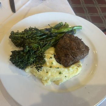 Mural Room - Filet with  broccolini and mashed - American Near Me - Moran, Wyoming