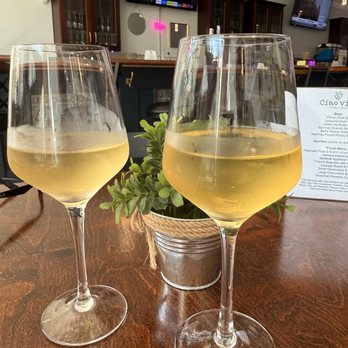 Ciao Vino Wine Bar - Sauvignon blanc and Pinot Grigio - Wine Bars Near Me - Hamilton, Ohio Ciao Vino Wine Bar - Sauvignon blanc and Pinot Grigio - Wine Bars Near Me - Hamilton, Ohio