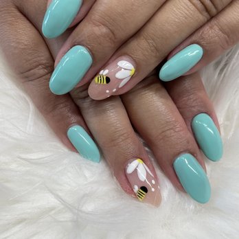 La Belle Nails & Spa - Pop of Spring Theme Nails - Nail Salons Near Me - Vancouver, Washington