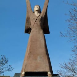 La Pasionaria - Until i read the plaque,  i nicknamed this 'that screamy lady down by the river'