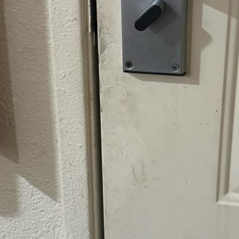 Capri Motel - Dirty door - Hotels Near Me - Santa Cruz, California Capri Motel - Dirty door - Hotels Near Me - Santa Cruz, California