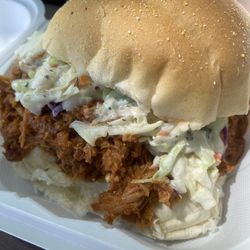 Strodes - Pulled pork with slaw