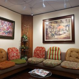 Thomas S Kosasa, MD - Seating area - Obstetricians & Gynecologists Near Me - Honolulu, Hawaii