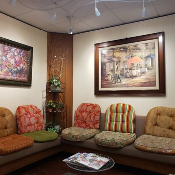 Thomas S Kosasa, MD - Seating area - Obstetricians & Gynecologists Near Me - Honolulu, Hawaii