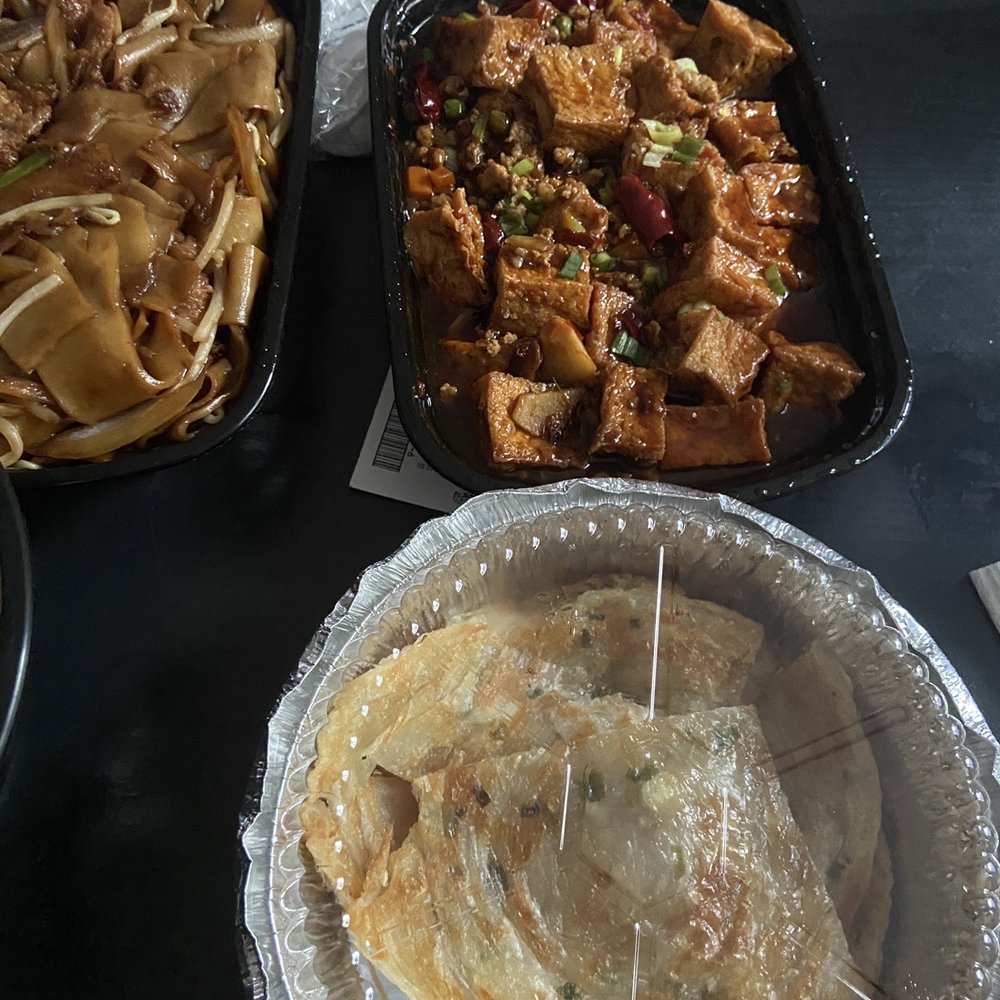 Fu Mon Lau - C003. Green Onion Pancake C069. Ma Po Tofu with Pork C123. Beef Ho Fan - Cantonese Near Me - Centerville, Ohio