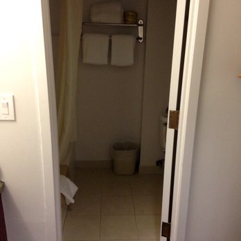 The Crossroads Inn - Bathroom (standard $92/day room; 2nd floor) - Hotels Near Me - Quantico, Virginia The Crossroads Inn - Bathroom (standard $92/day room; 2nd floor) - Hotels Near Me - Quantico, Virginia