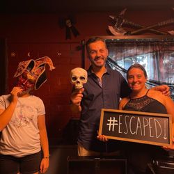 No.1 Escapes - Jester's revenge at No 1 escape Irvine We escaped !