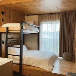Kinship Landing - Bunk bed room.
