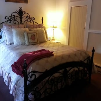 Monarch Cove Inn - Our bedroom. - Hotels Near Me - Capitola, California Monarch Cove Inn - Our bedroom. - Hotels Near Me - Capitola, California