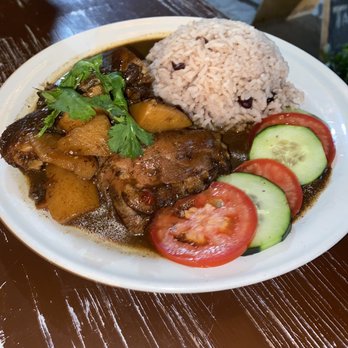 Rockas Jamaican Kitchen - Brown Stew Chicken - Caribbean Near Me - Playa del Carmen, ROO