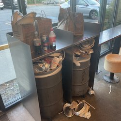 Chipotle Mexican Grill - 7:30 on a Friday. This place is near empty, and the trash is beyond full.  I was wondering how a chipotle could have ratings this bad...