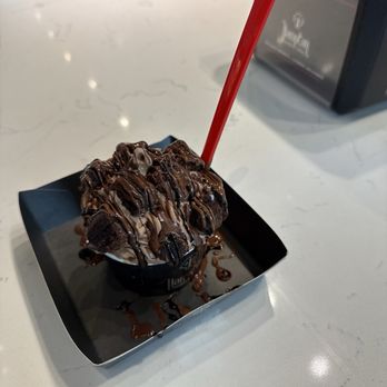 Hampton Chocolate Factory - Brownie sundae - Chocolatiers & Shops Near Me - Tampa Bay, Florida Hampton Chocolate Factory - Brownie sundae - Chocolatiers & Shops Near Me - Tampa Bay, Florida