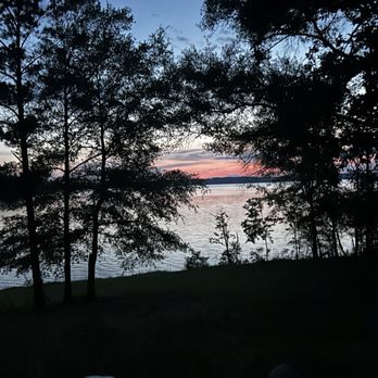 Jackson Hill Marina - A beautiful sunset - Marinas Near Me - Broaddus, Texas