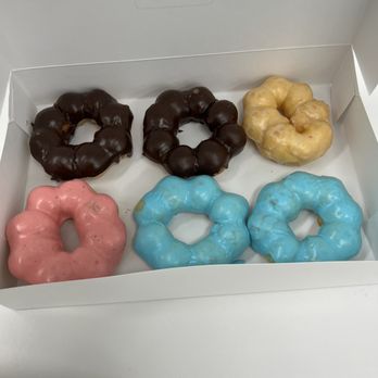2d Restaurant - February 2022 chocolate, strawberry, glaze, cotton candy - Donuts Near Me - Chicago, Illinois 2d Restaurant - February 2022 chocolate, strawberry, glaze, cotton candy - Donuts Near Me - Chicago, Illinois