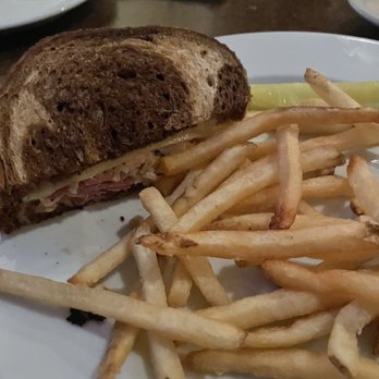 Foreside Tavern & Side Bar - Salty rebeun - New American Near Me - Falmouth, Maine