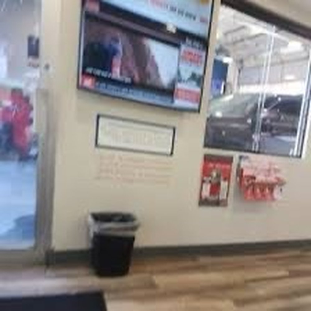 Grease Monkey - Waiting room with tv - Oil Change Stations Near Me - Jacksonville, Florida Grease Monkey - Waiting room with tv - Oil Change Stations Near Me - Jacksonville, Florida