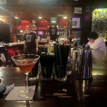 Warren's Inn - Cosmo - Dive Bars Near Me - Houston, Texas Warren's Inn - Cosmo - Dive Bars Near Me - Houston, Texas