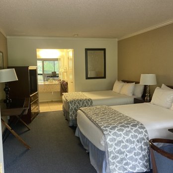 Occidental Lodge - Big clean room - Hotels Near Me - Occidental, California