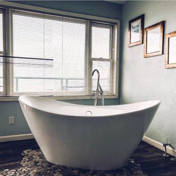 Hotel Breakers - The soaking tub - Hotels Near Me - Gualala, California Hotel Breakers - The soaking tub - Hotels Near Me - Gualala, California