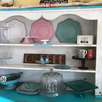 Mozelle's Downtown Bakery - Decor - Patisserie/Cake Shop Near Me - Flagstaff, Arizona