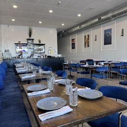Sara's Mediterrean Grill - Serene interior. It was very quiet as we arrived just as they opened on a Monday for lunch.