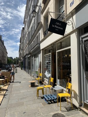Le Peloton Café by null