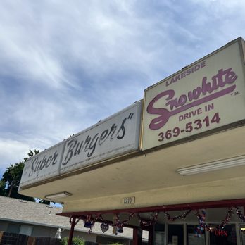 Snowhite Drive In - the front of the restaurant - Burgers Near Me - Lodi, California Snowhite Drive In - the front of the restaurant - Burgers Near Me - Lodi, California