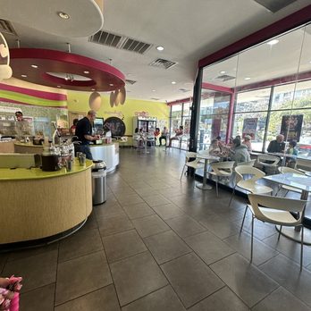 Menchie's Frozen Yogurt - the inside of a restaurant - Ice Cream & Frozen Yogurt Near Me - Houston, Texas