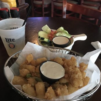 Mo's Irish Pub - New American Near Me - Milwaukee, Wisconsin