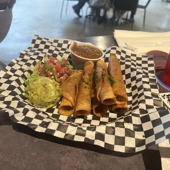 Rogers Roundhouse - Taquitos - Beer Gardens Near Me - Fort Worth, Texas