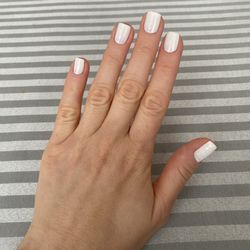 Glitzy Nail Salon