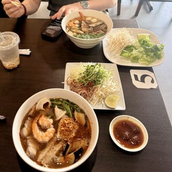 Nam Ni's Kitchen - Vietnamese Near Me - Westminster, California