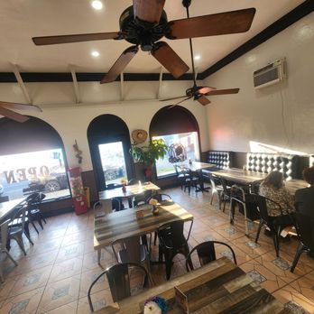 Muy Pronto Tacos - Cozy interior, clean - Tacos Near Me - Los Angeles, California Muy Pronto Tacos - Cozy interior, clean - Tacos Near Me - Los Angeles, California