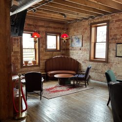 10,000 Drops - Lounge area