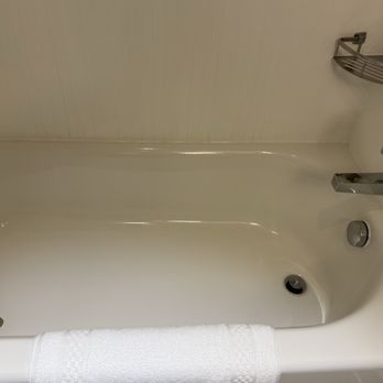 Courtyard by Marriott Long Beach Downtown - Bathroom - Hotels Near Me - Long Beach, California