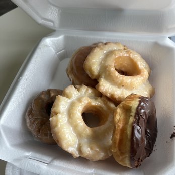 Iowa Donuts - Half dozen of glazed donuts - Donuts Near Me - Iowa, Louisiana Iowa Donuts - Half dozen of glazed donuts - Donuts Near Me - Iowa, Louisiana