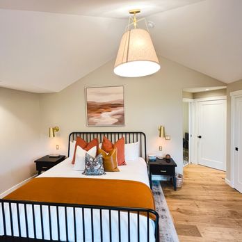 Abbey Road Farm - bedrooms are luxe - Bed & Breakfast Near Me - Carlton, Oregon Abbey Road Farm - bedrooms are luxe - Bed & Breakfast Near Me - Carlton, Oregon