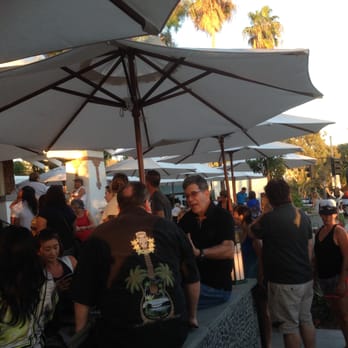 Urth Caffe - Evening around 6:00PM.  The line was still there but moving fast. - Coffee & Tea Near Me - Laguna Beach, California