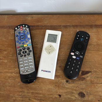 Blackhawk Lodge - Remotes for the tv, air conditioner and xumo.( similar to Roku) - Hotels Near Me - Coarsegold, California Blackhawk Lodge - Remotes for the tv, air conditioner and xumo.( similar to Roku) - Hotels Near Me - Coarsegold, California