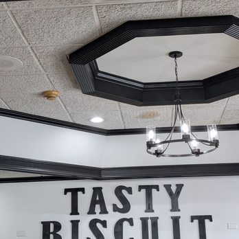 Tasty Biscuit - American Near Me - Bolingbrook, Illinois