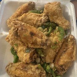 Lucky Chinese Food - Salt and pepper Spicy Chicken Wings (8)