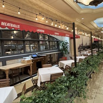 Buddy V's Ristorante - Exterior seating - Italian Near Me - Las Vegas, Nevada